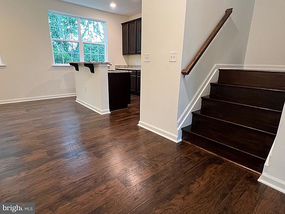 4th image of 39 Creekside Way