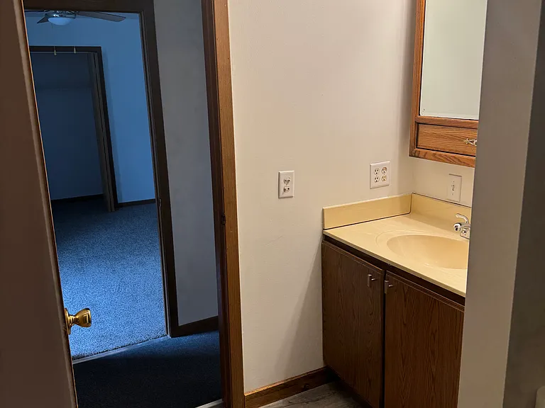 101 W Hennepin St #3 — Photo 5