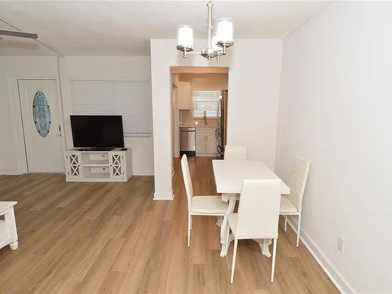 4700 Cove Cir #107 — Photo 17