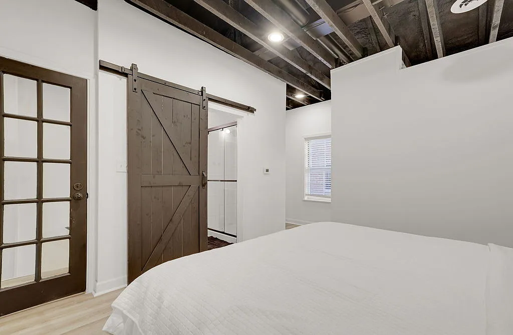 145 East Livingston Unit C — Photo 3