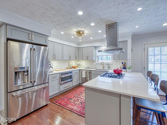 5th image of 5936 Clearbrook Dr