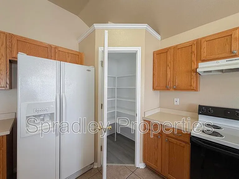 217 Meadowbrook Dr — Photo 14