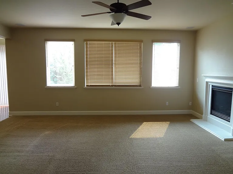 1123 Montague Ln — Photo 15