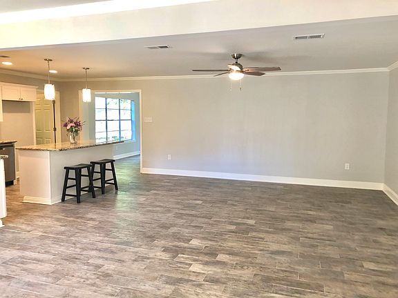 3rd image of 2506 Chantulane Ave