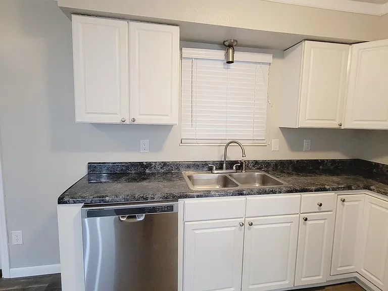 1316 E Woodshire Dr — Photo 7