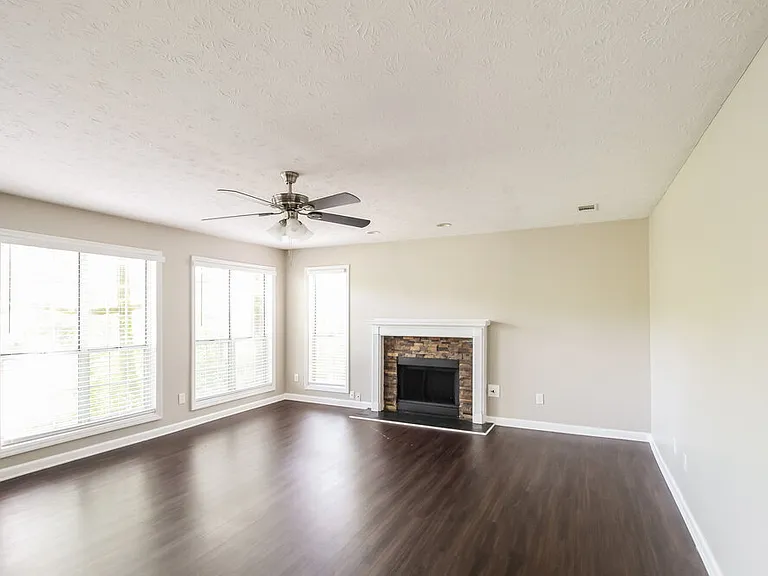 671 Woodstone Rd — Photo 5