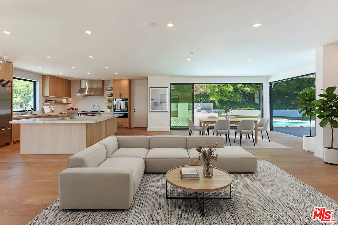 8 bed, 8.5 bath, $35,000 — Photo 4