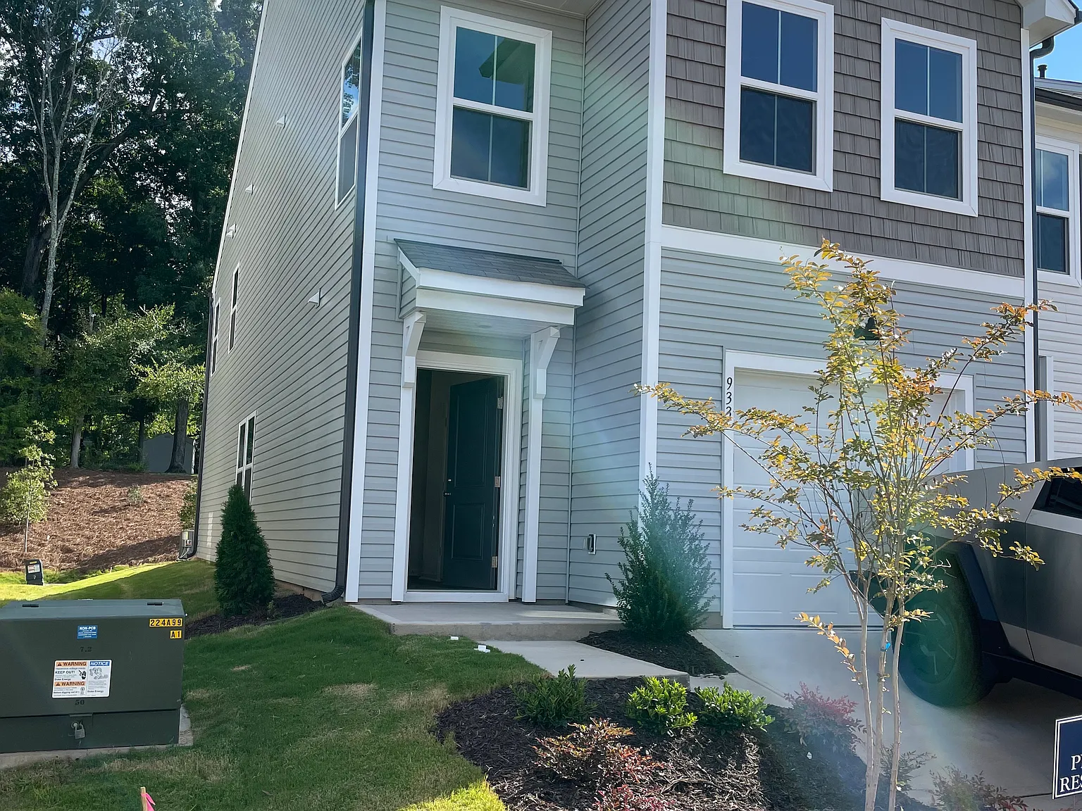 933 Falls Grove Trl — Photo 1