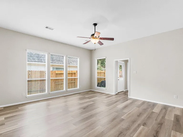 2419 Keegan Hollow Ln — Photo 16