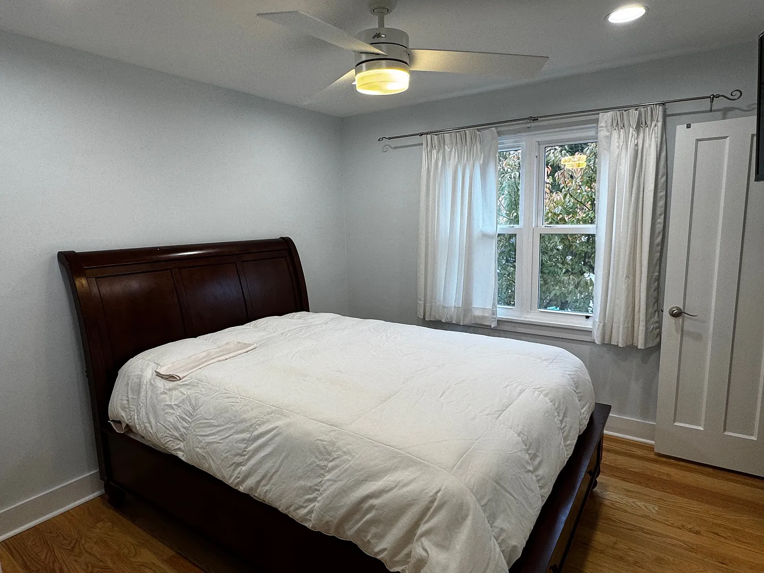 2 bed, 1.5 bath, 1352 sqft, $2,995 — Photo 3