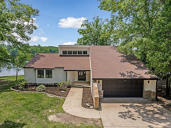 3rd image of 249 Lakeside Dr