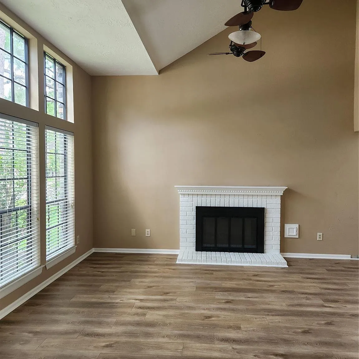 3 bed, 2.5 bath, 1743 sqft, $2,300 — Photo 2