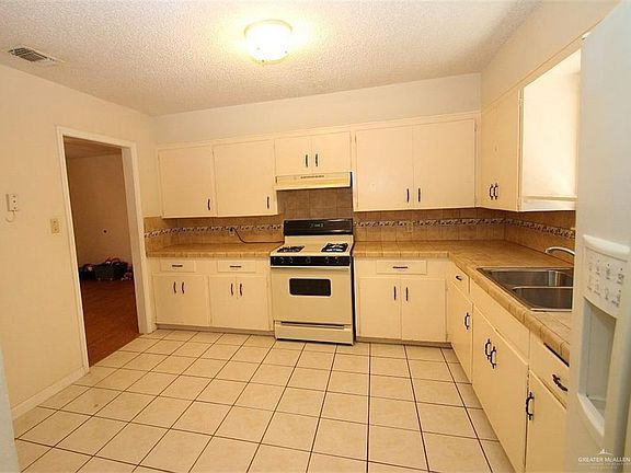 4th image of 603 W 5th St