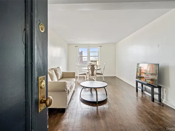 24 Mulford Place #4B, Hempstead, NY 11550