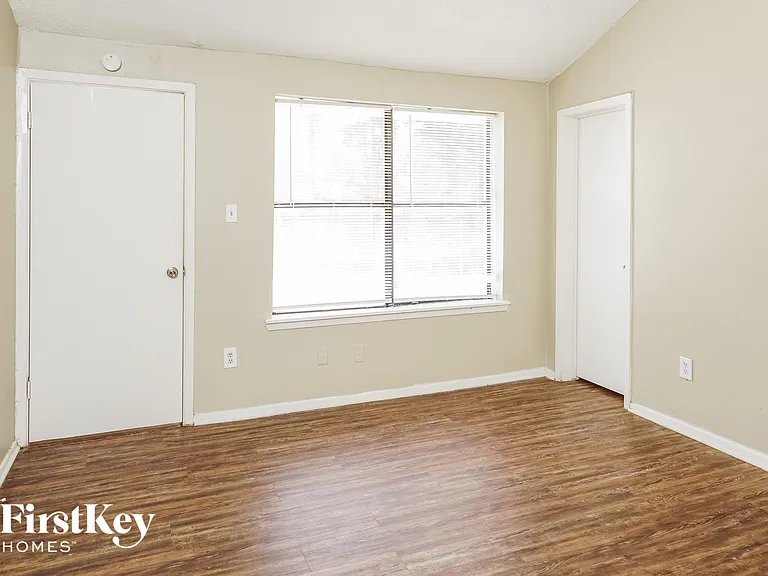 2306 Cranberry Cir — Photo 8