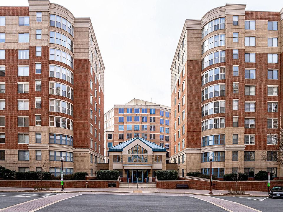 1st image of 3830 9th St N APT 904E