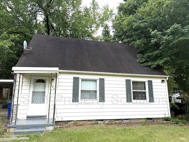 1036 Nancy Ln SE