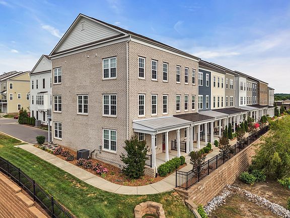 3rd image of 1067 Vida Way