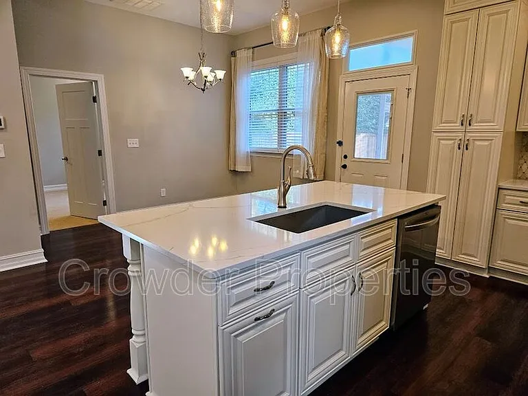 1016 Condon St — Photo 7