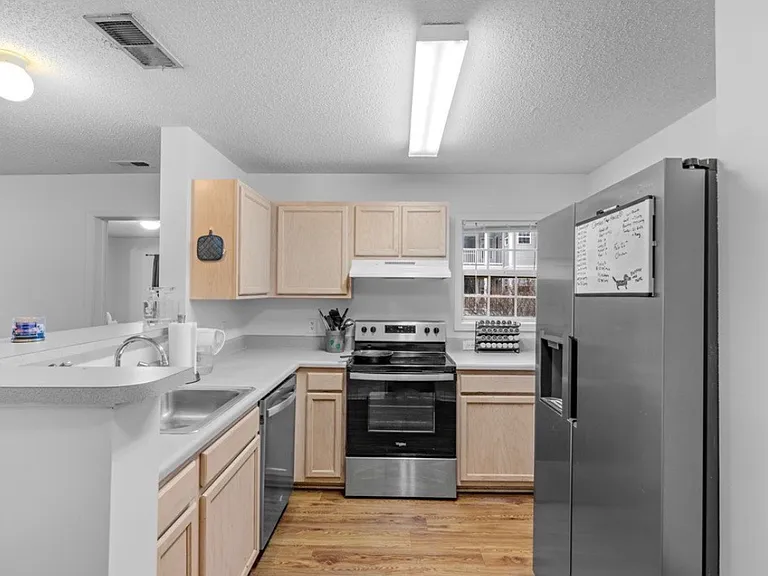 182 University Village Dr #E — Photo 4