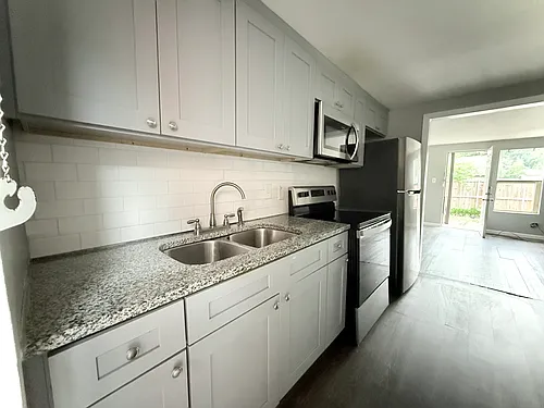 601 Francine Dr #B Photo 1