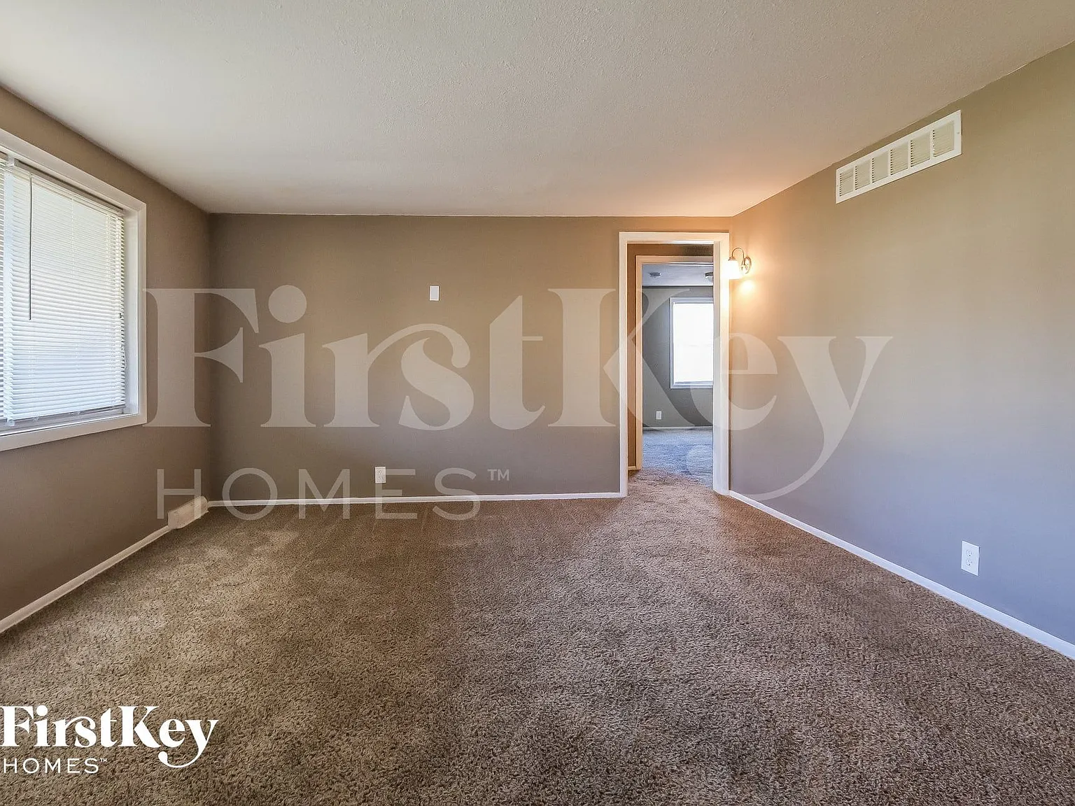 3 bed, 2.0 bath, 1715 sqft, $2,260 — Photo 2