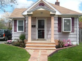 65 Kraemer St, Hicksville, NY 11801