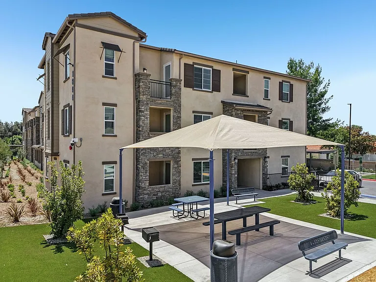 Gallery Park - Modern apartment living in the heart of Riverside, CA — Photo 13