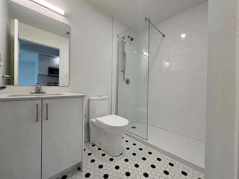 2070 Scott St — Photo 46