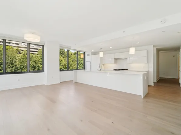 9 Avenue At Port Imperial image 9 of 47