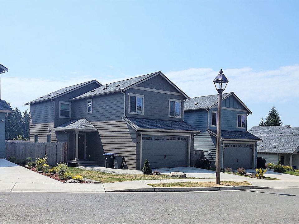 1st image of 372 NE Ohenry Ct