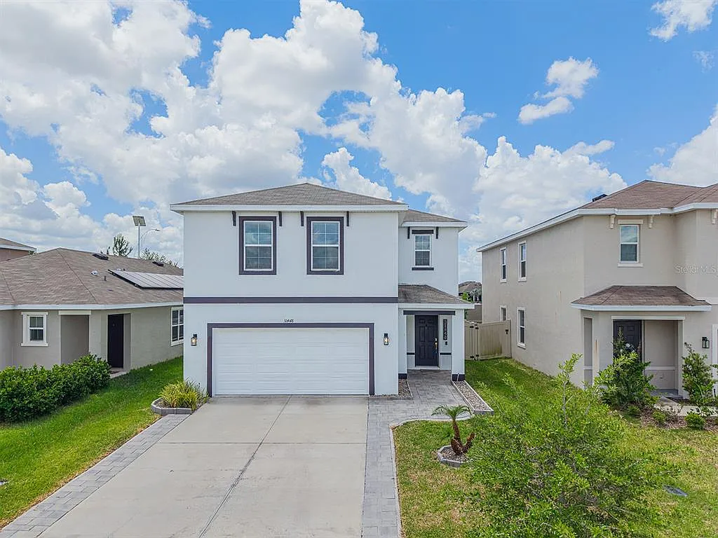 4 bed, 2.5 bath, 2260 sqft, $2,650 — Photo 2