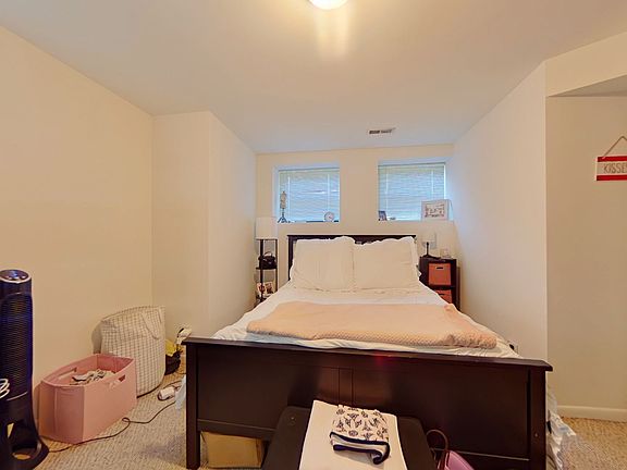 4th image of 859 W Oakdale Ave #1