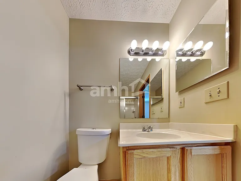 6870 Laburnum Dr — Photo 14