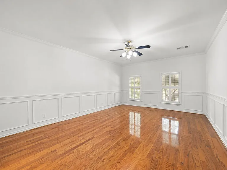 5136 Chevy Chase Dr — Photo 13