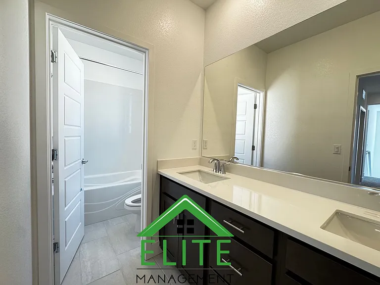 3485 Hampton Dr — Photo 16