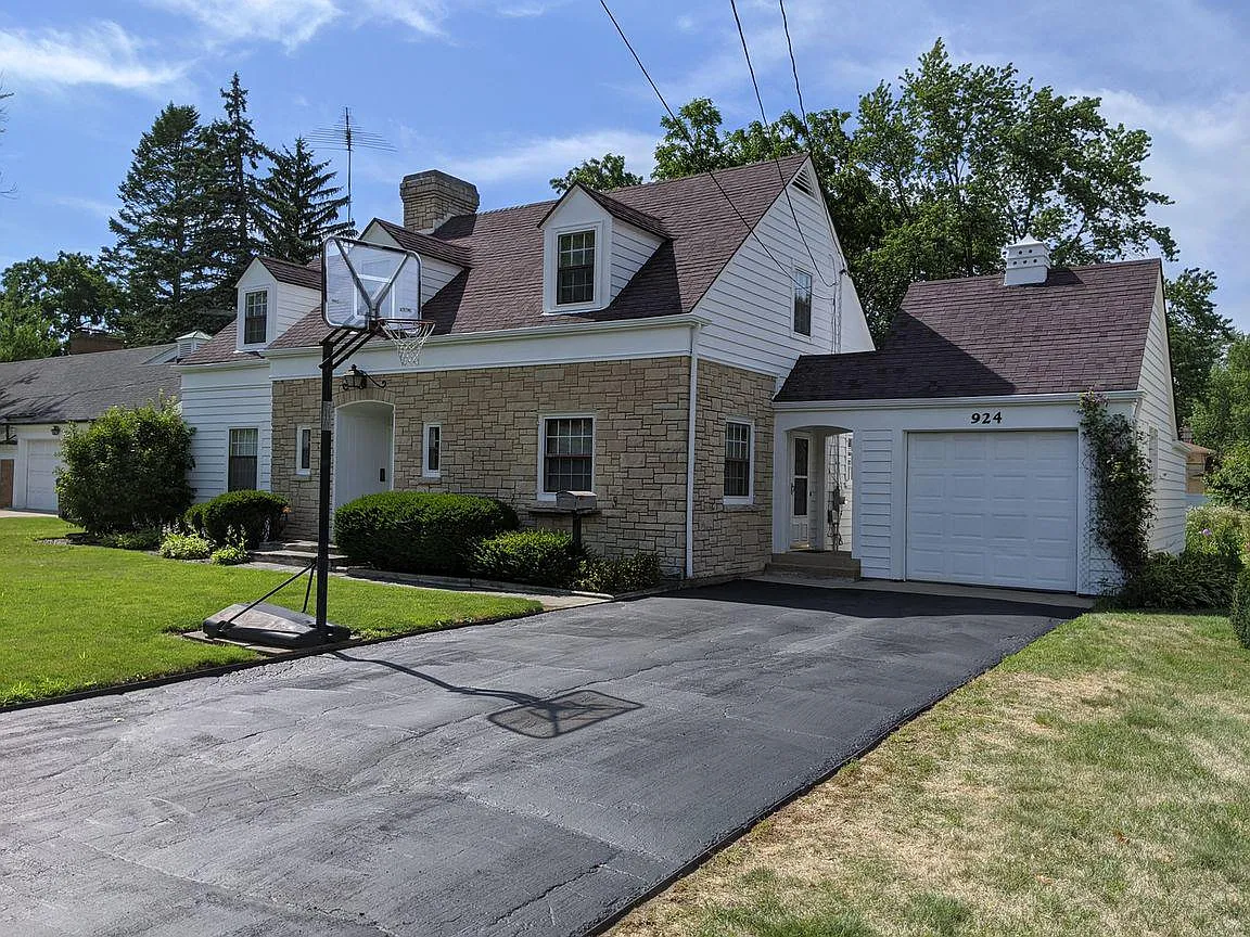 924 South St photo 1