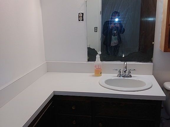 3rd image of 211 Jefferson Ln