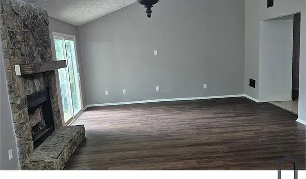 3 bed, 1490 sqft, $2,000 — Photo 2