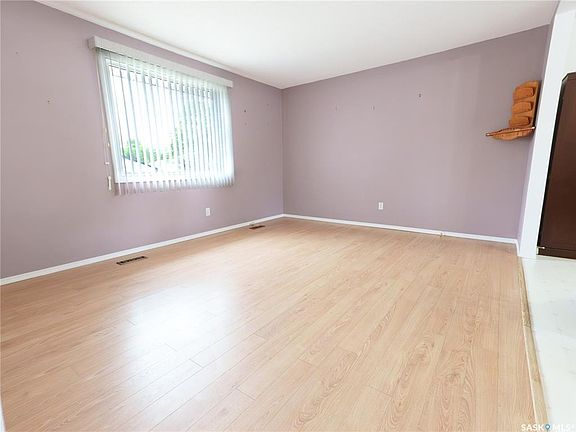 3rd image of 10 Roberts PLACE