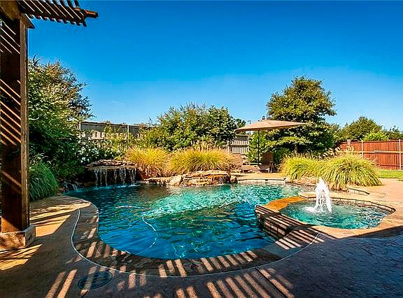2nd image of 1613 Landon Ln
