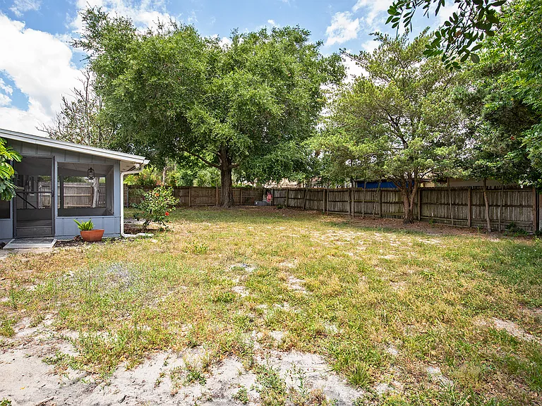 7031 Delora Dr — Photo 15