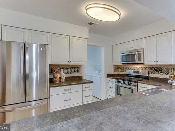4th image of 3727A Madison Ln