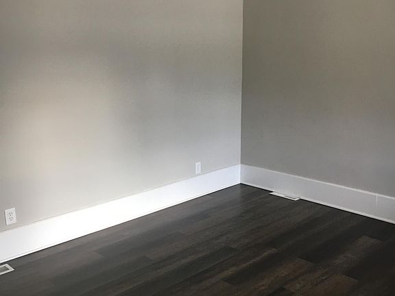 4th image of 705 1/2 Saint Clair Ave