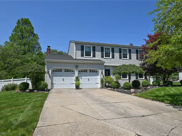 7966 Twin Oaks Dr, Broadview Heights, OH 44147