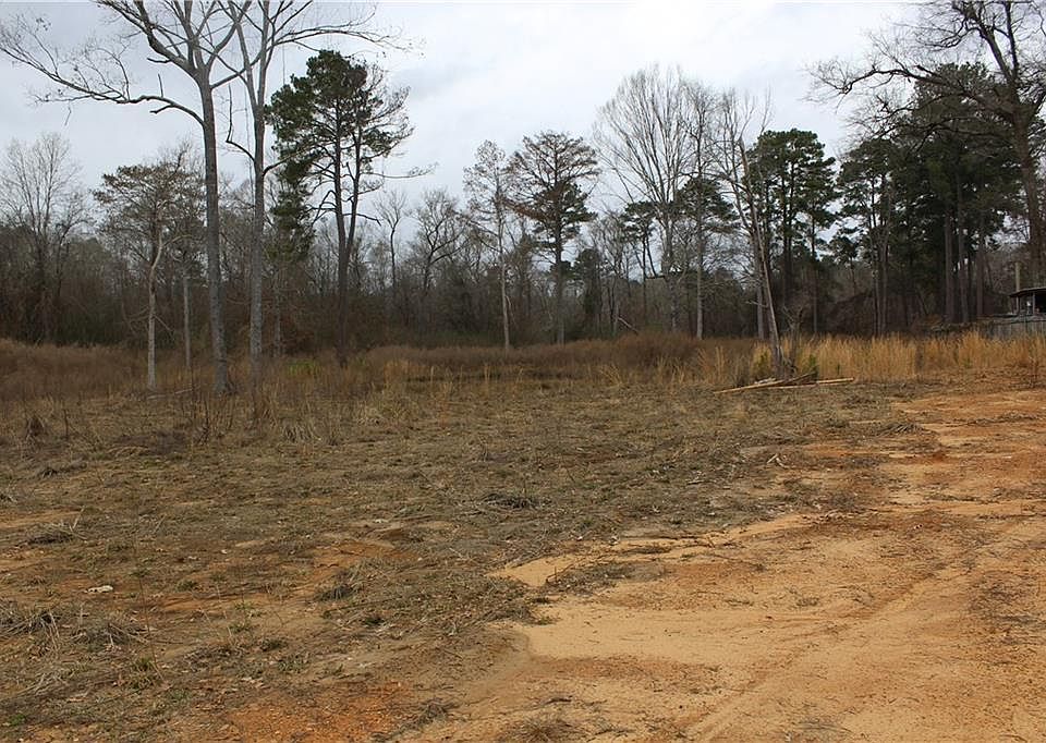 2nd image of 135 Burma Rd