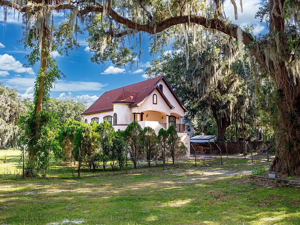 Rear view, overlooks private park.