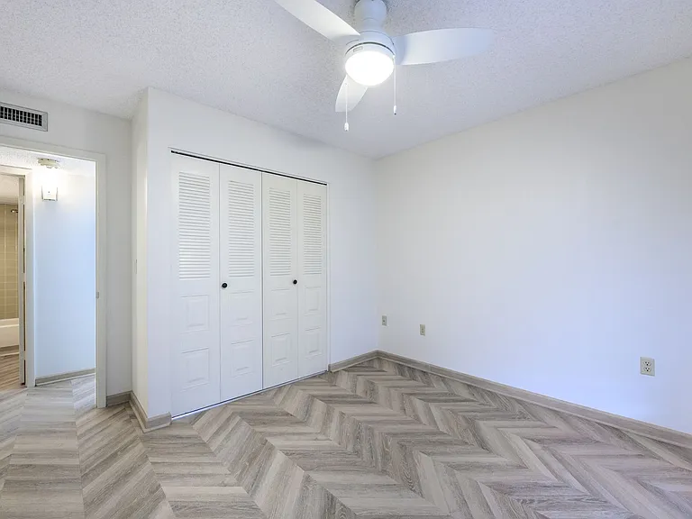 2300 Aaron St #114 — Photo 18