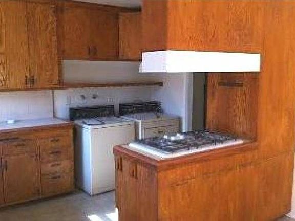 Kitchen & Laundry Area