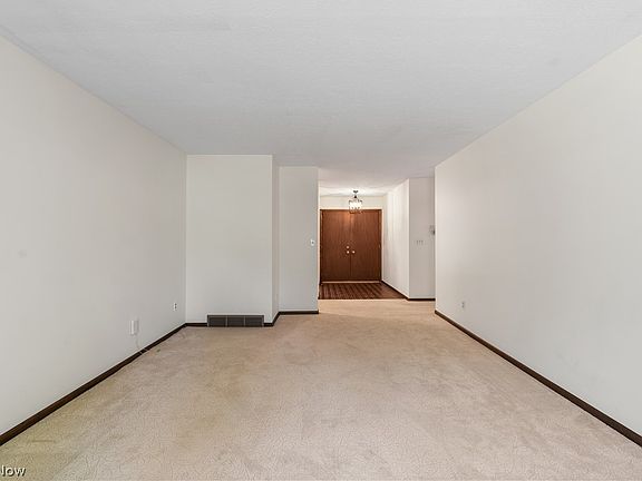 4th image of 1560 Willoughby Dr